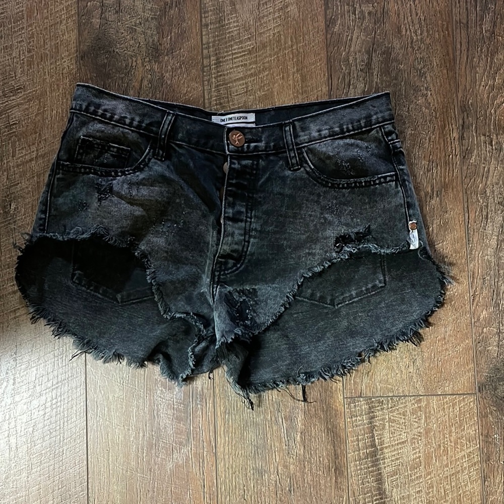 One teaspoon black acid wash shorts! Size 27